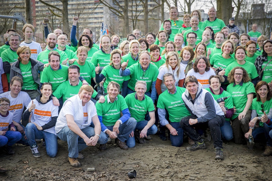 Maastrichtse ondernemers, samen met Koning Willem-Alexander en Koningin Máxima, tijdens NLdoet in Maastricht